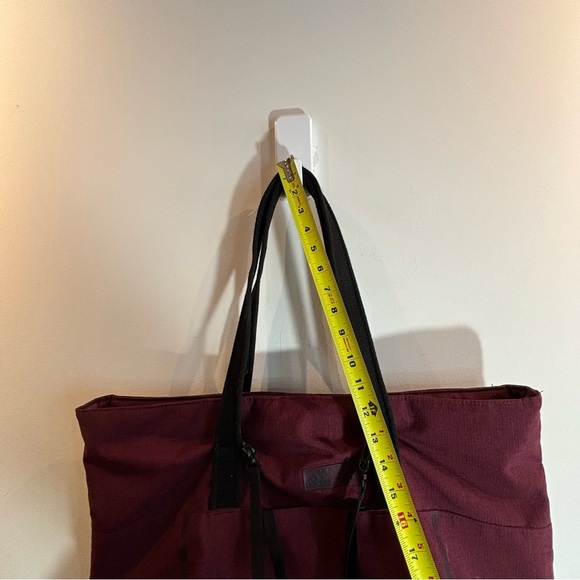 ADIDAS Gym Bag with Yoga Mat Straps Lined Interior Pocket Tote Style - Picture 4 of 12